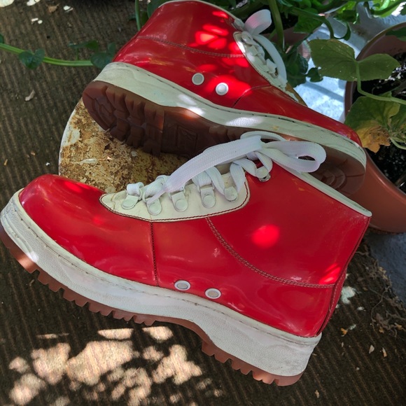 BUFFALINO RED PATENT LEATHER BOOTS - Picture 3 of 9